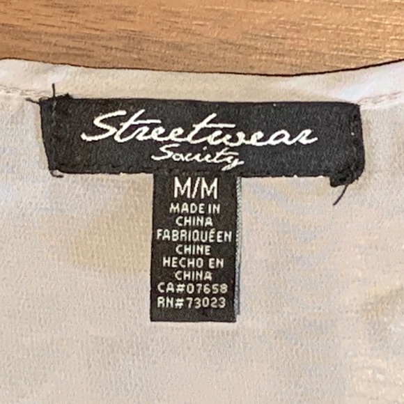 3/$30 - SWS Sleeveless Wolf Top Size Medium - Picture 7 of 7